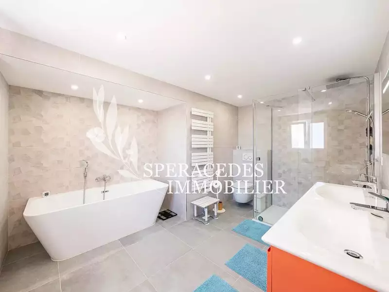 Maison, 248 m²