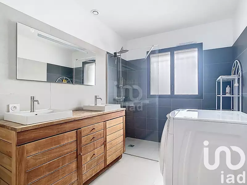 Maison, 196 m²