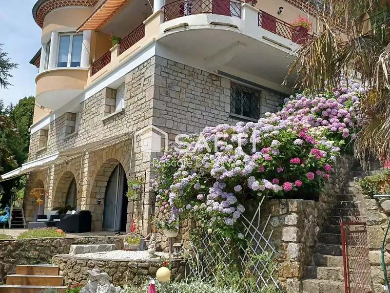 Maison, 275 m²