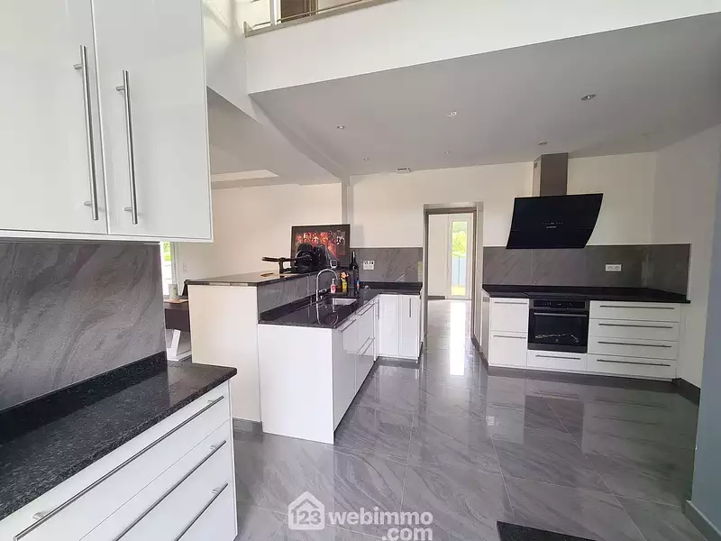 Maison, 309 m²