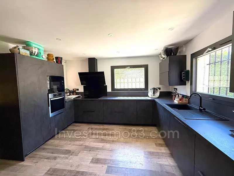Maison, 250 m²