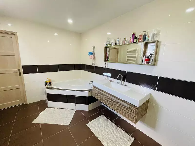 Maison, 170 m²