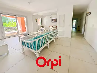 Maison, 240 m²