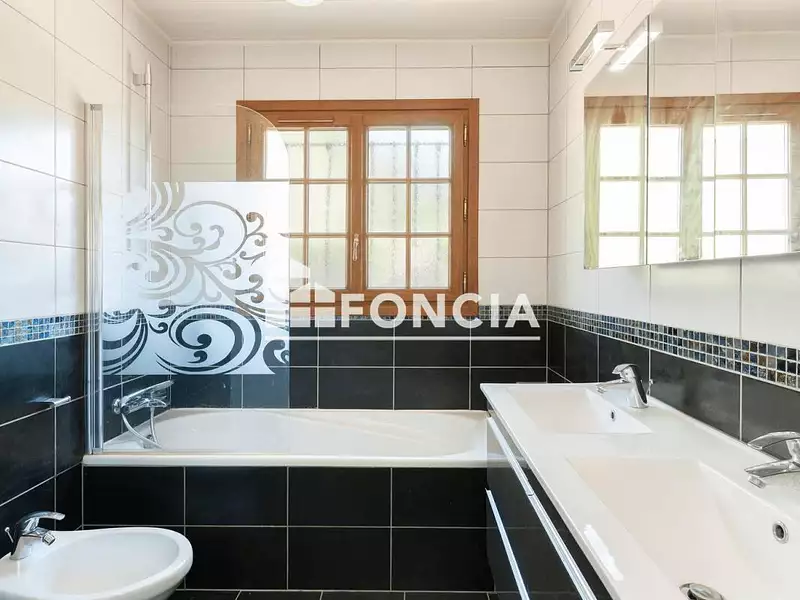 Maison, 165 m²