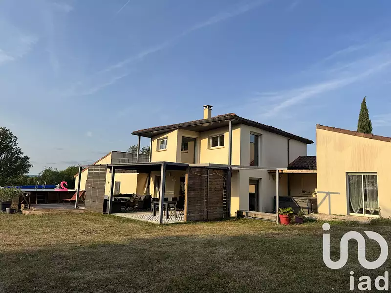 Maison, 240 m²
