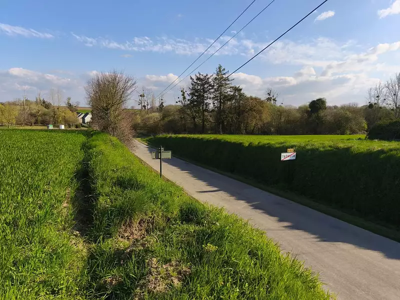 Terrain, 700 m²