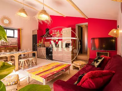 Maison, 1 046 m²