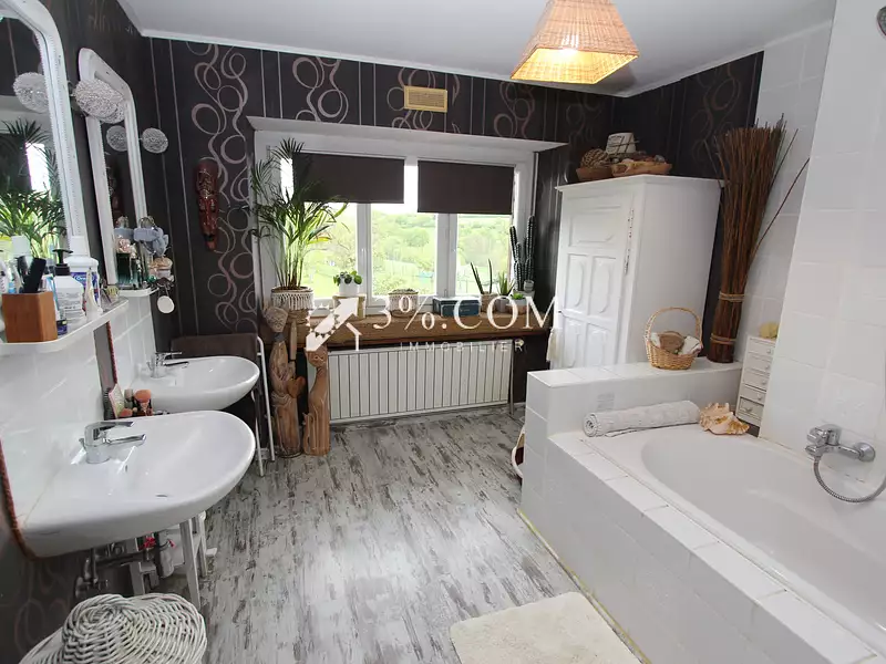 Maison, 240 m²