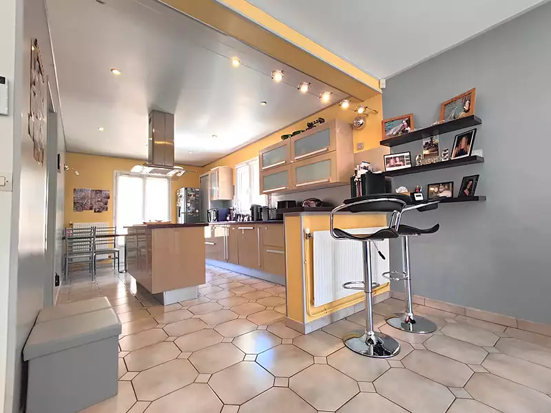 Maison, 221 m²