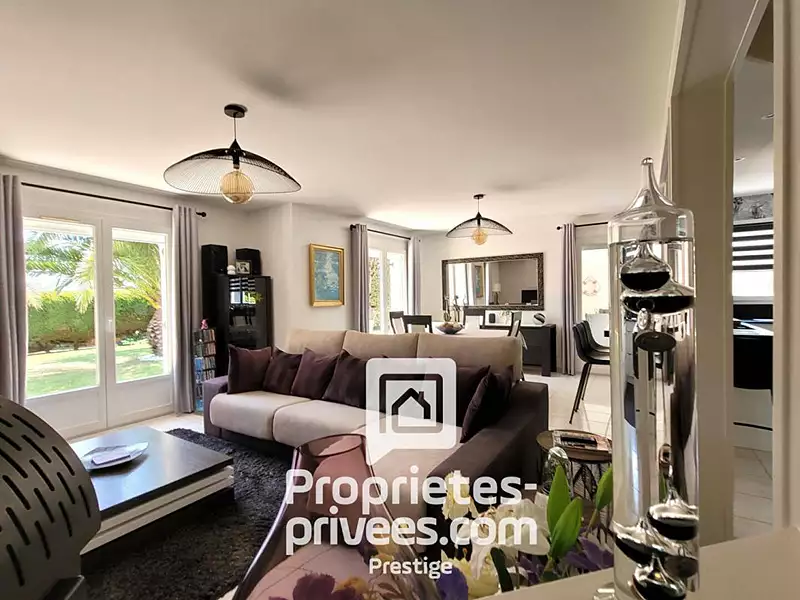 Maison, 196 m²