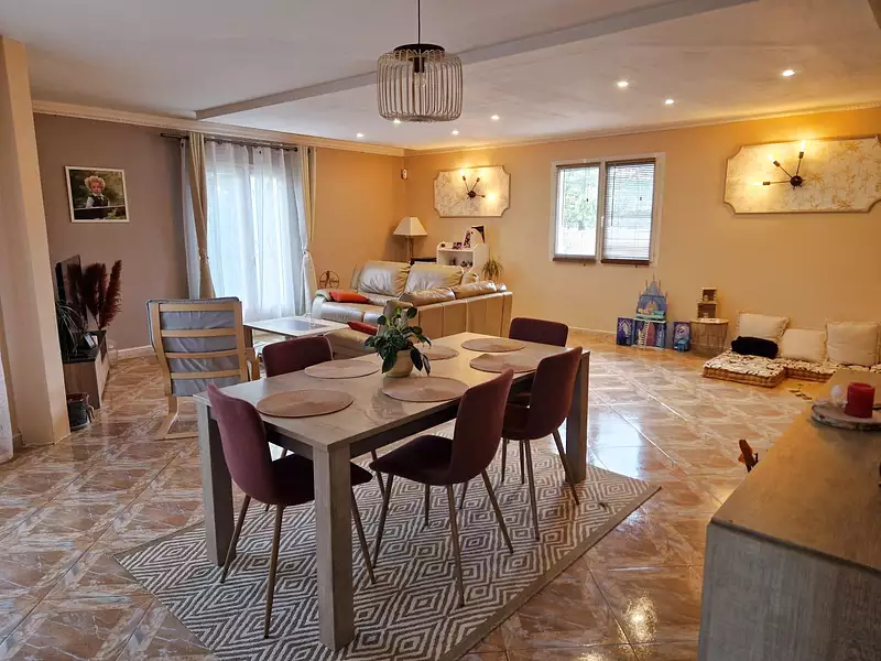 Maison, 185 m²