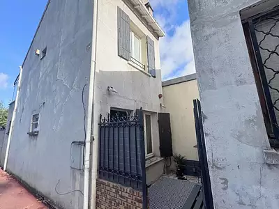 299 000 € 5 863 €/m² Maison • 51 m² • 3 pièces • 2 chambres Rueil-Malmaison (92500)