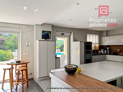 Maison, 319 m²