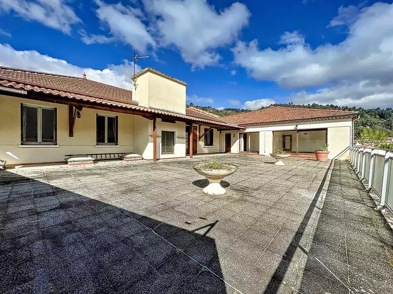 Immeuble, 1 050 m²