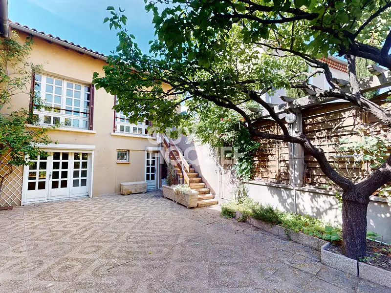 Maison, 284 m²