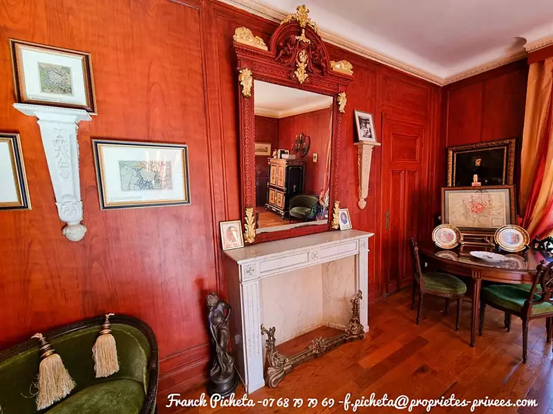 Maison, 1 000 m²