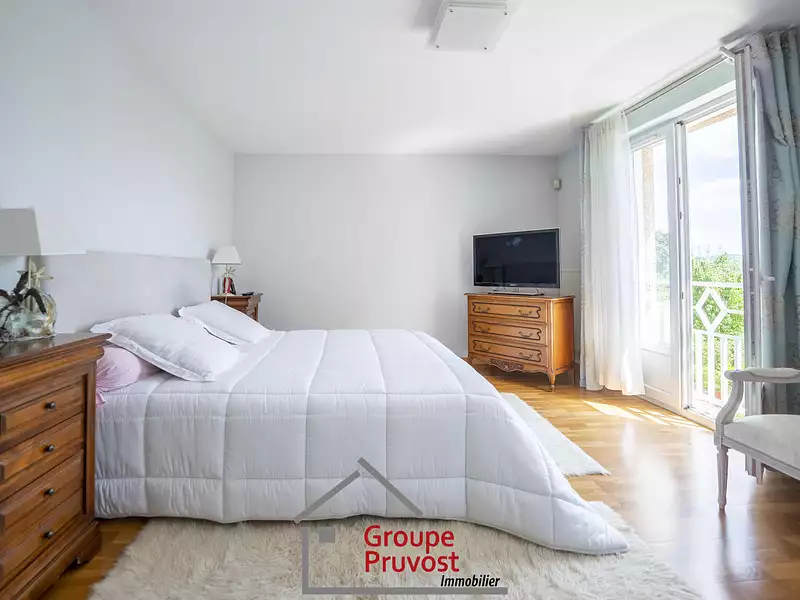 Maison, 240 m²