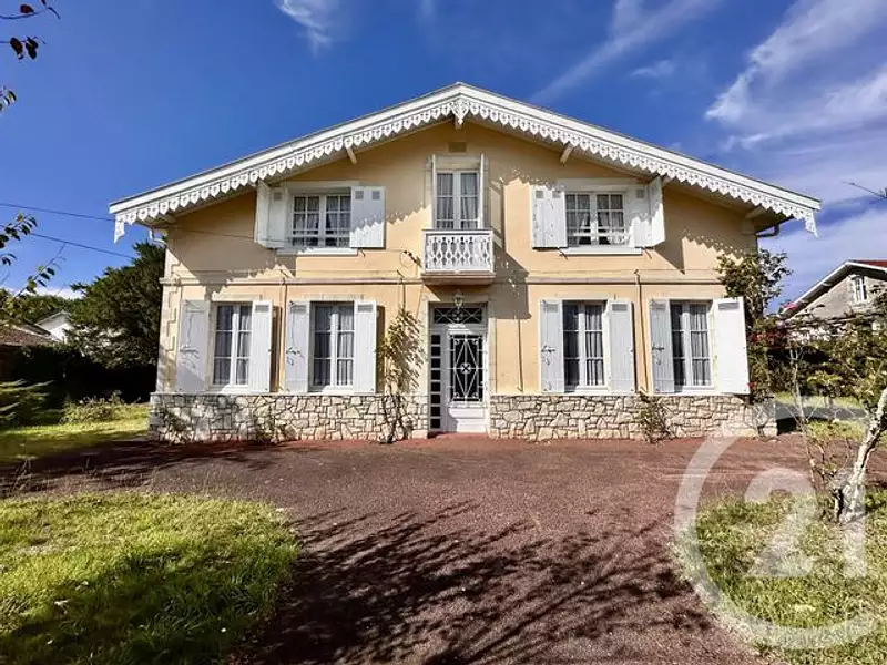 Maison, 246 m²