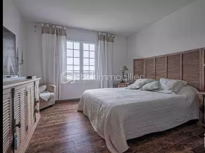 Maison, 225 m²