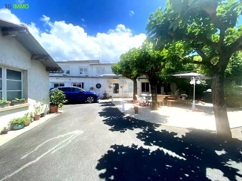 Immeuble, 725 m²