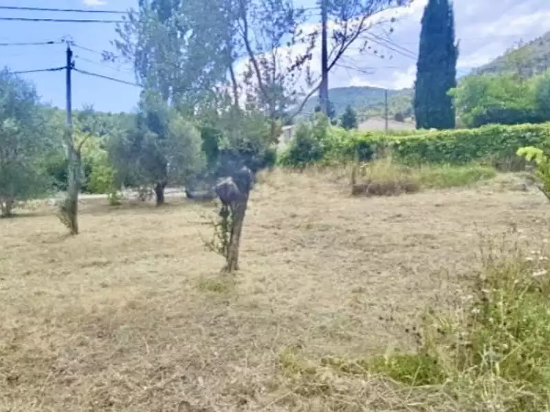 Terrain, 737 m²