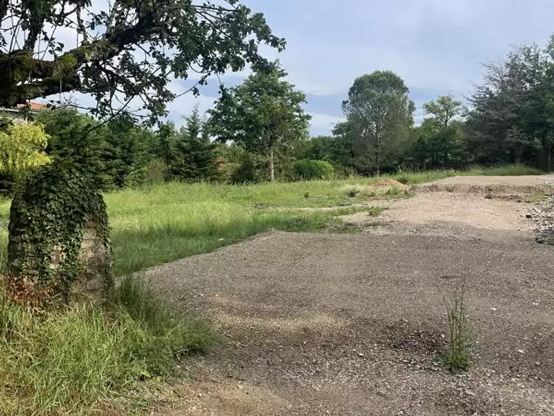 Terrain, 909 m²