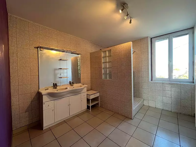 Immeuble, 240 m²