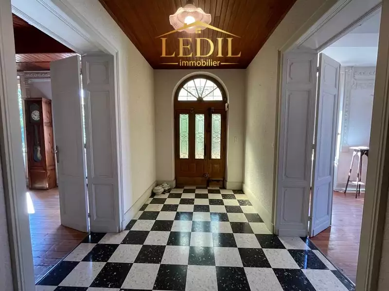 Maison, 196 m²
