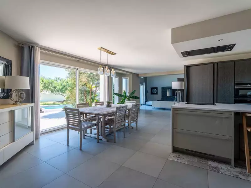 Maison, 254 m²