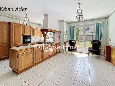 Maison, 245 m²