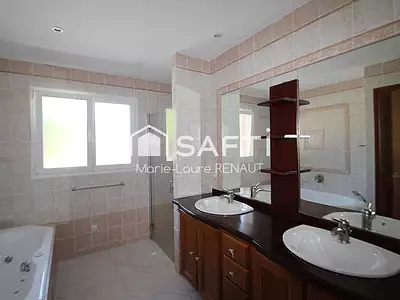 Maison, 254 m²