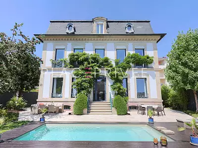 Maison, 385 m²