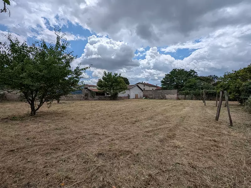 Terrain, 1 700 m²