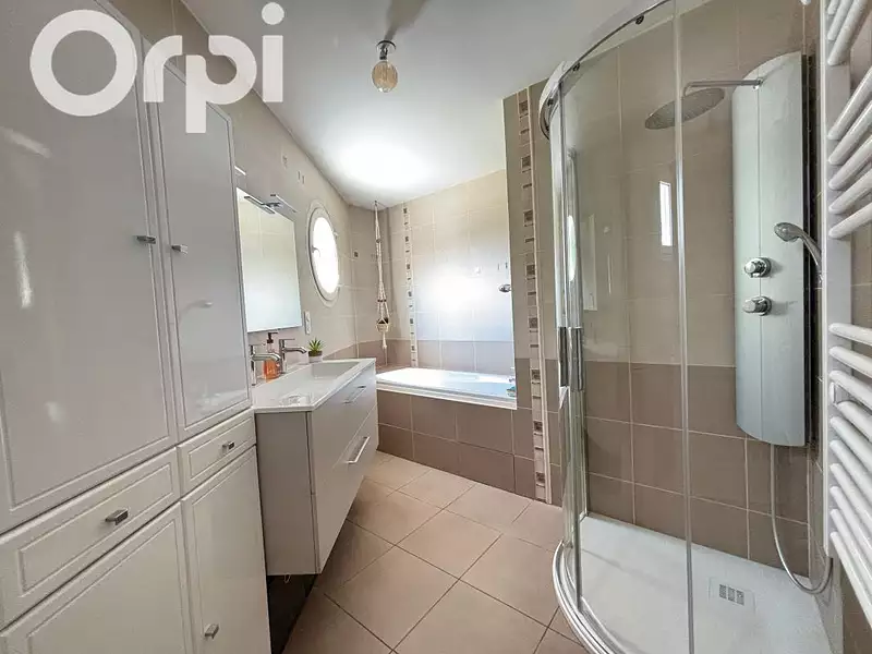 Maison, 167 m²