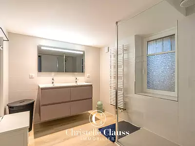 Maison, 251 m²