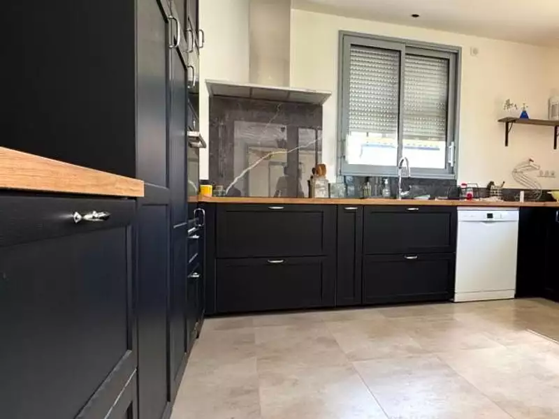 Maison, 220 m²