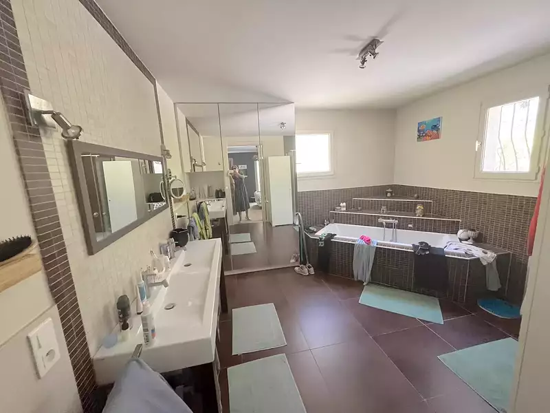 Maison, 245 m²