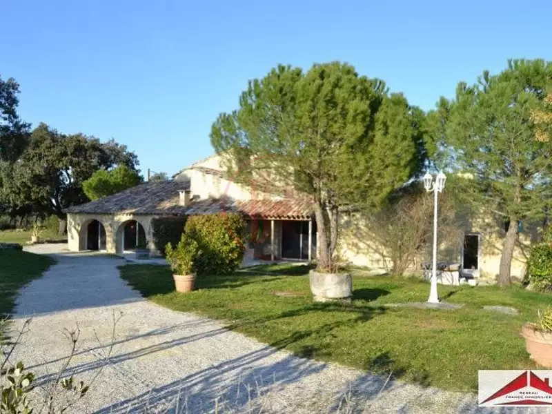 Divers, 1 500 m²