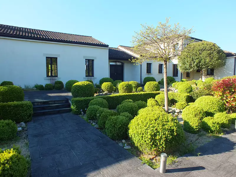 Maison, 730 m²