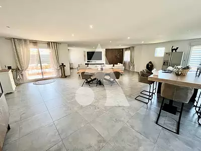 Maison, 220 m²