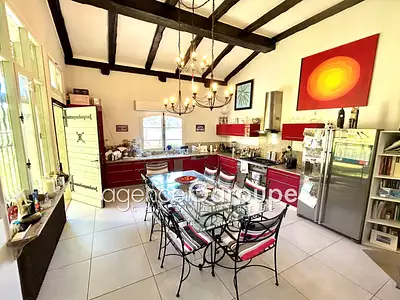 Maison, 240 m²