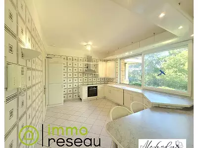 Maison, 240 m²