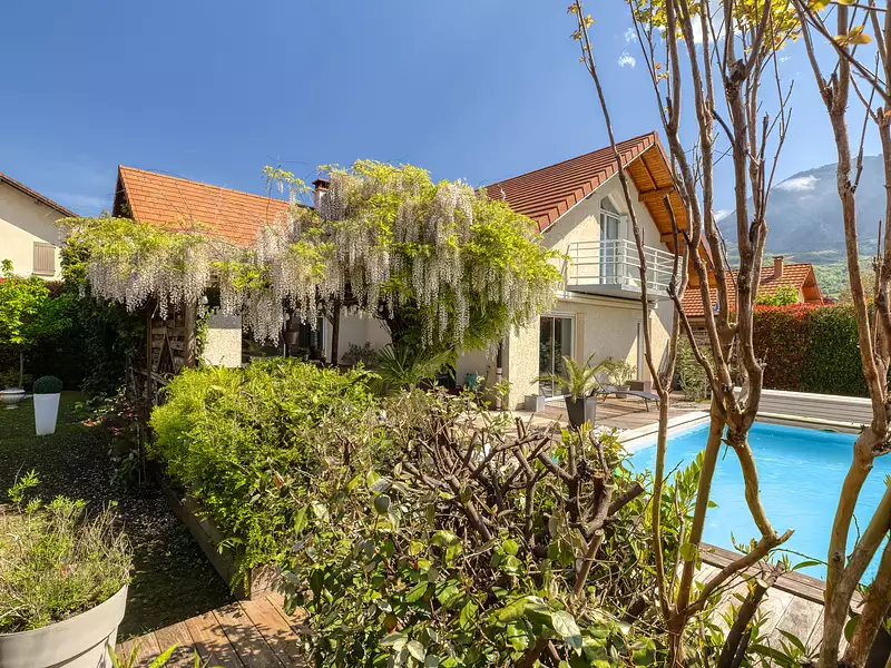 Maison, 166 m²