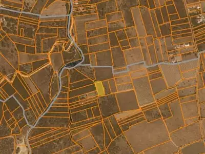 Terrain, 2 077 m²