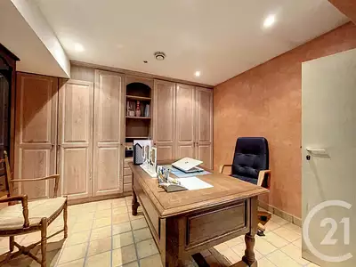 Maison, 245 m²