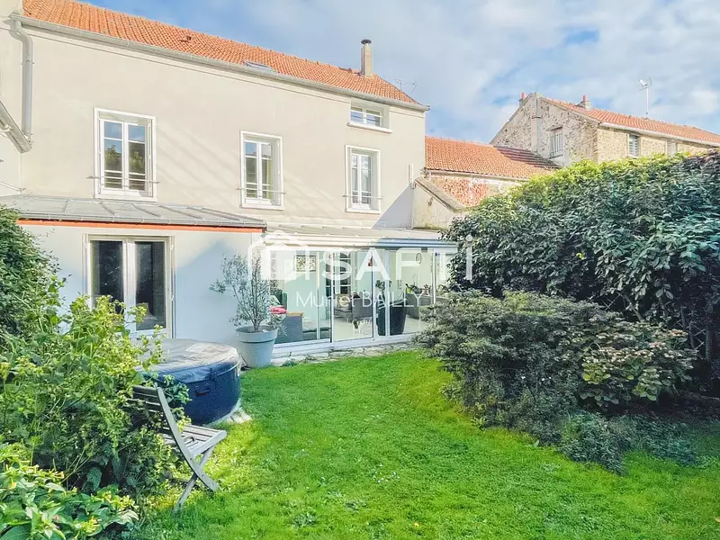 Maison, 246 m²