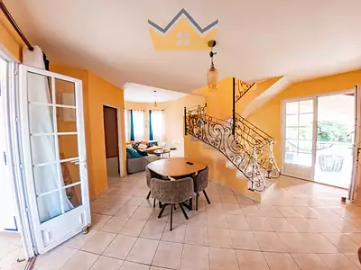 Maison, 240 m²