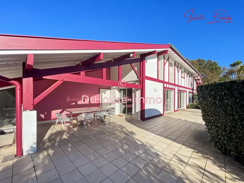 Maison, 242 m²