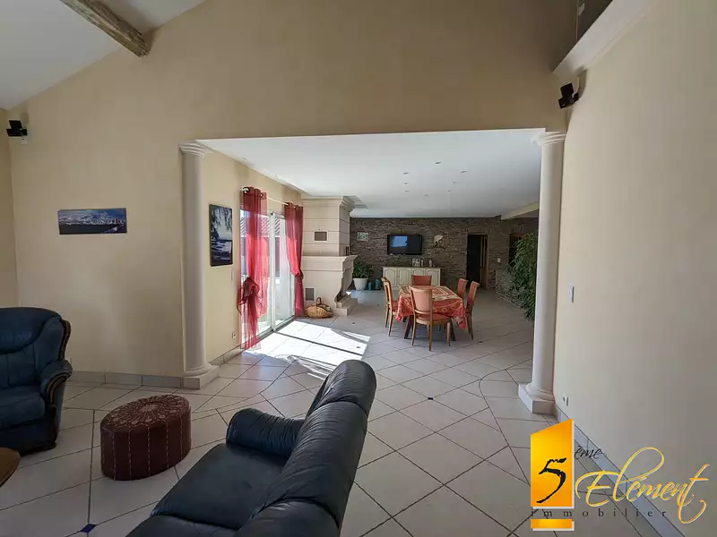Maison, 237 m²