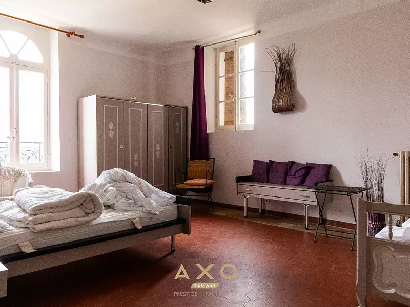 Maison, 1 020 m²